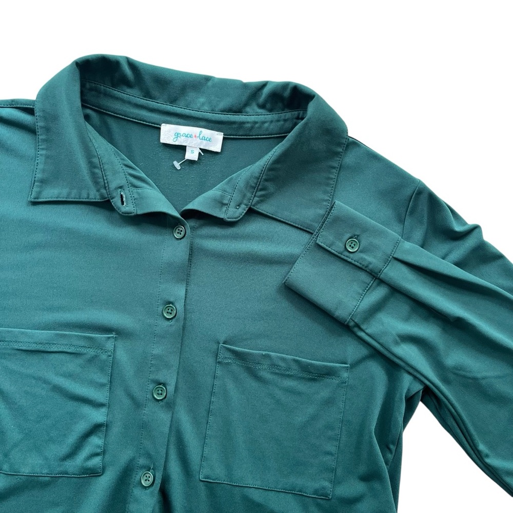 Grace & Lace Women’s S Everglade Green Stretch Fit Button Up Collar Blouse 20A43